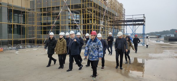 谢长兵一行深入医院新院区调研项目建设进度2022.1.10.jpg